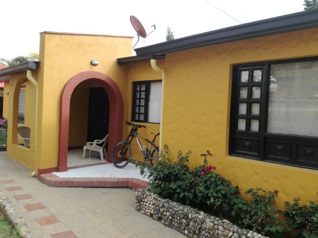 Finca Villa Alegria Chinauta Exteriör bild